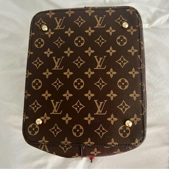 👑✅PRICE FIRM✅ Brown and Red Monogram Bucket Crossbody bag. Like brand new! - Picture 5 of 17
